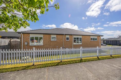 Photo of property in 3 Konoba Avenue, Kumeu, 0810