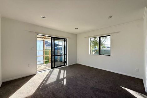 Photo of property in 6 Durham Street, Te Atatu Peninsula, Auckland, 0610