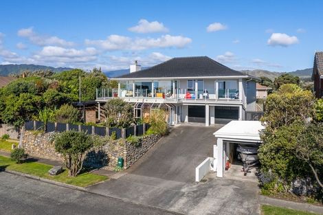 Photo of property in 8 Ara Kuaka, Waikanae Beach, Waikanae, 5036