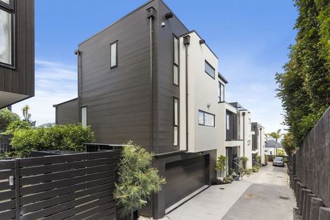 Photo of property in 18a Marama Street, Castor Bay, Auckland, 0620