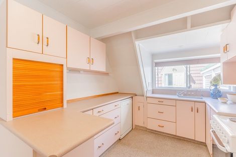 Photo of property in 82a Raumati Road, Raumati Beach, Paraparaumu, 5032