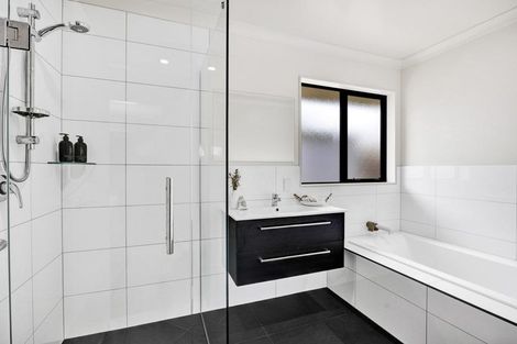 Photo of property in 1 Douglas Street, Hawera, 4610