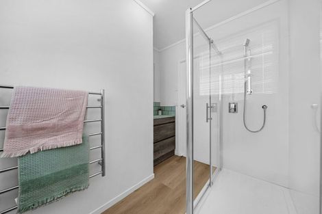 Photo of property in 2/52 Butterworth Drive, Glendene, Auckland, 0602