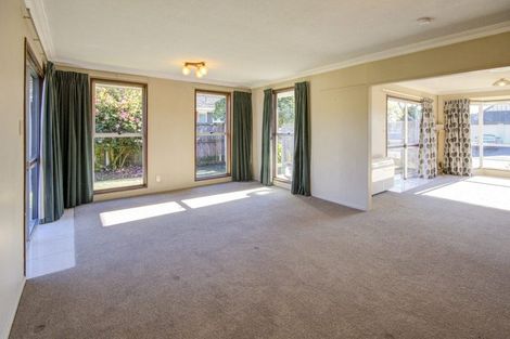 Photo of property in 19 Broadfell Avenue, Avonhead, Christchurch, 8042