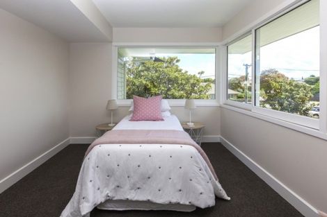 Photo of property in 21 Saint Andrews Square, Strowan, Christchurch, 8052