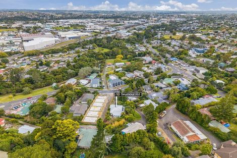 Photo of property in 10 Seymour Road, Sunnyvale, Auckland, 0612
