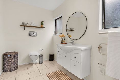 Photo of property in 6 Rautawhiri Road, Helensville, 0800