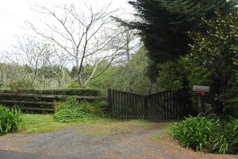 Photo of property in 150 Motu Road, Kumeu, 0891