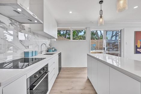 Photo of property in 2 Portadown Avenue, Pakuranga Heights, Auckland, 2010