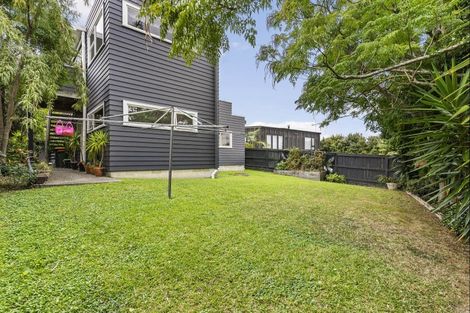 Photo of property in 20 Marine Parade, Mellons Bay, Auckland, 2014