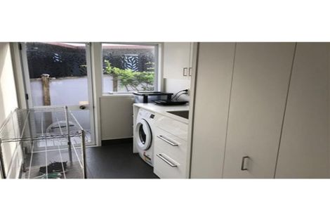 Photo of property in 10 Oakpark Place, West Harbour, Auckland, 0618