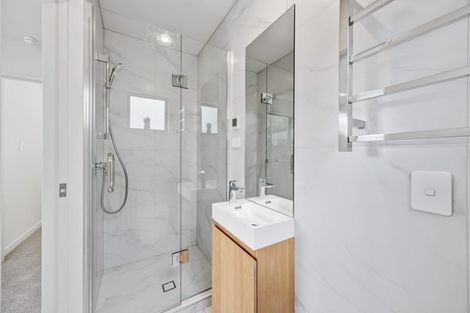 Photo of property in 72e Langana Avenue, Browns Bay, Auckland, 0630