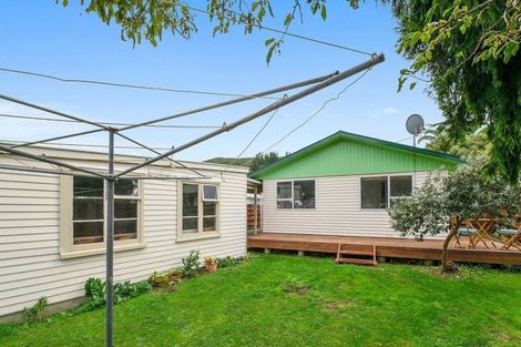Photo of property in 272 Wellington Road, Wainuiomata, Lower Hutt, 5014