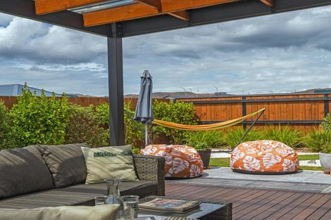 Photo of property in 8 Mediterranean Grove, Fitzherbert, Palmerston North, 4410