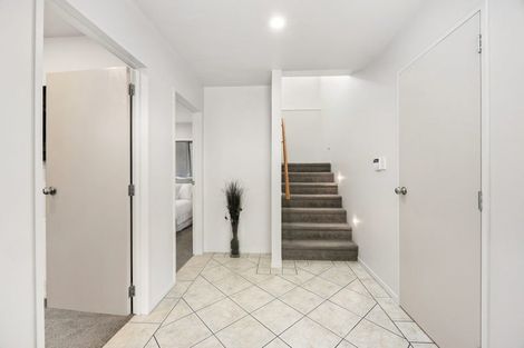 Photo of property in 1/66 Browns Bay Road, Rothesay Bay, Auckland, 0630