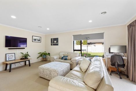 Photo of property in 8 Cleveland Heights, Kelvin Grove, Palmerston North, 4414