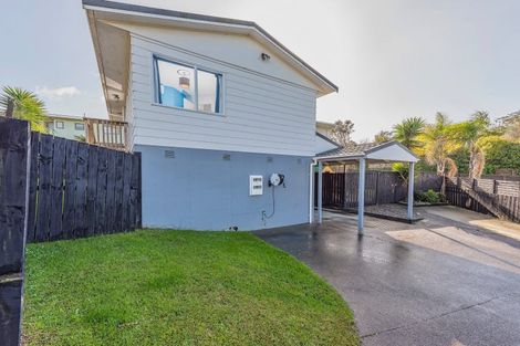 Photo of property in 2/26 Midgley Road, West Harbour, Auckland, 0618