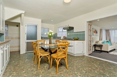 Photo of property in 238 Henderson Valley Road, Henderson, Auckland, 0612