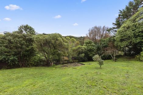 Photo of property in 207 Miromiro Road, Normandale, Lower Hutt, 5010