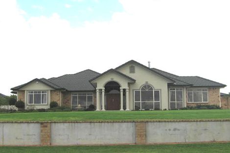 Photo of property in 16 Burgundy Park Avenue, Henderson, Auckland, 0612