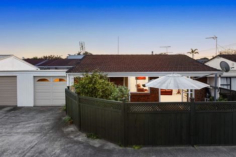 Photo of property in 2/8 Riverside Road, Orewa, 0931