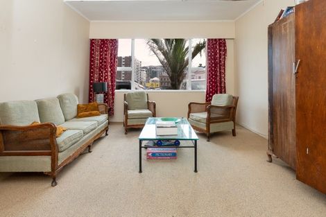 Photo of property in 10 Edge Hill, Mount Victoria, Wellington, 6011