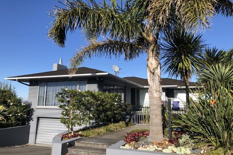 Photo of property in 44 Bleakhouse Road, Howick, Auckland, 2014