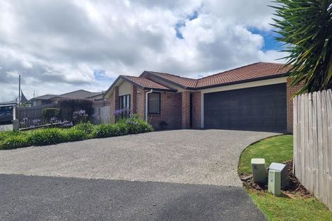 Photo of property in 24 Mt Lebanon Crescent, The Gardens, Auckland, 2105