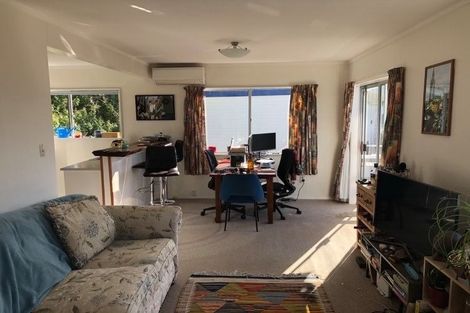 Photo of property in 2/5 Wye Street, Island Bay, Wellington, 6023