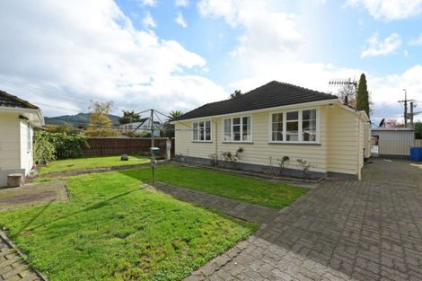 Photo of property in 52 Heretaunga Square, Silverstream, Upper Hutt, 5019