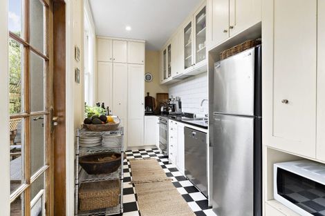 Photo of property in 49 Hawker Street, Mount Victoria, Wellington, 6011