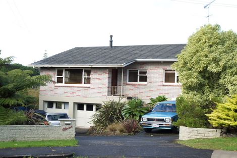 Photo of property in 11 Kerry Dell, Cockle Bay, Auckland, 2014