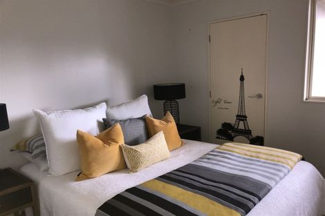 Photo of property in 8 Red Oak Place, Schnapper Rock, Auckland, 0632