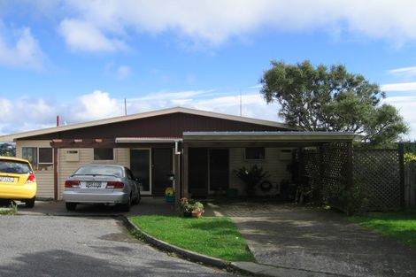 Photo of property in 15a Colchester Crescent, Newlands, Wellington, 6037