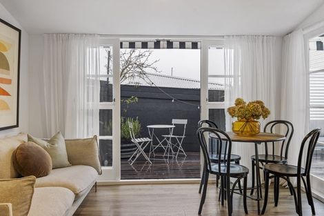 Photo of property in 251a Courtenay Street, Strandon, New Plymouth, 4312