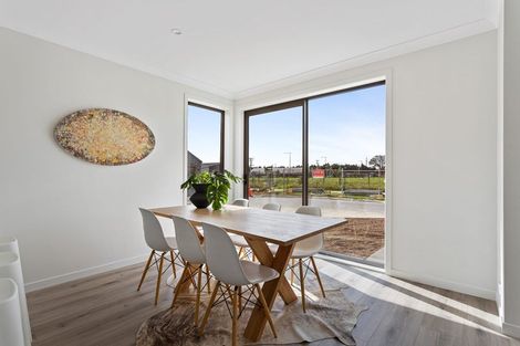 Photo of property in 6 Park Green Avenue, Rosehill, Papakura, 2113