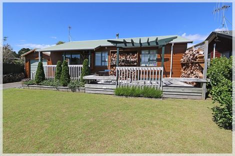 Photo of property in 13 Te Awa Street, Foxton Beach, Foxton, 4815