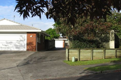Photo of property in 1/5 Solana Court, Botany Downs, Auckland, 2010