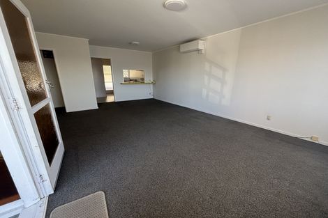 Photo of property in 3/2 Longbill Place, Glendene, Auckland, 0602