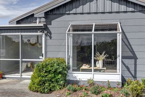 Photo of property in 2 Morgan Street, Castlecliff, Whanganui, 4501