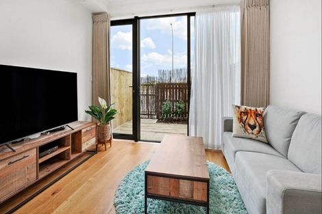 Photo of property in 93 Waipuhinui Way, Wiri, Auckland, 2104