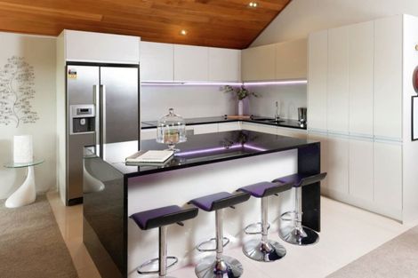 Photo of property in 1/28 Wiltshire Place, Somerville, Auckland, 2014