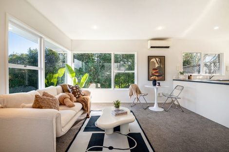 Photo of property in 2/5 Battle Place, Glenfield, Auckland, 0629