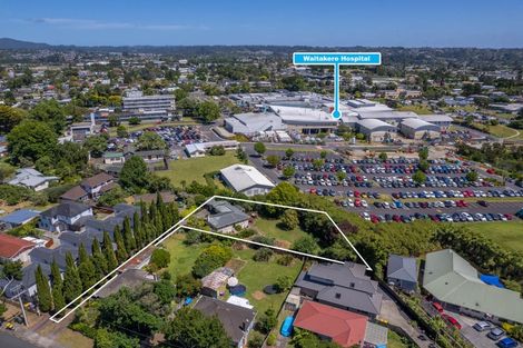 Photo of property in 68 Buscomb Avenue, Henderson, Auckland, 0610