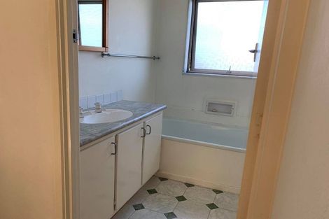 Photo of property in 3/83 Sylvan Avenue, Northcote, Auckland, 0627