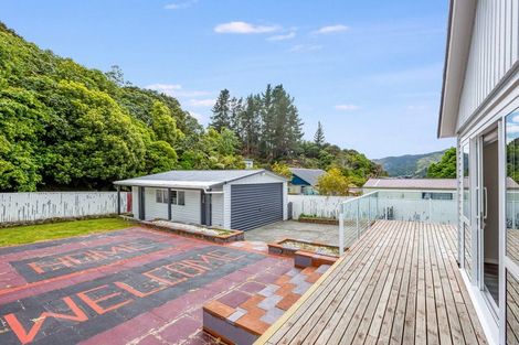 Photo of property in 52 Lees Grove, Wainuiomata, Lower Hutt, 5014