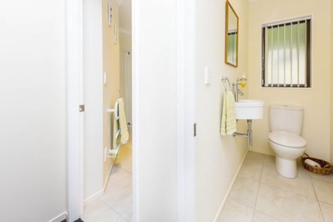 Photo of property in 40 King Charles Drive, Kingsley Heights, Upper Hutt, 5018