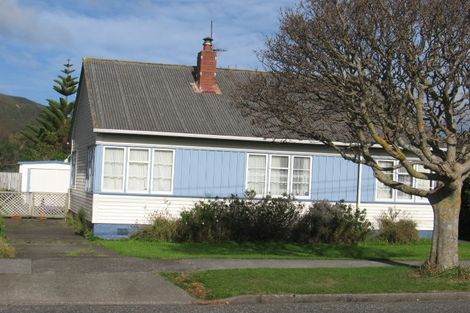 Photo of property in 2 Rumgay Street, Fairfield, Lower Hutt, 5011