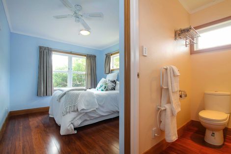 Photo of property in 24 Howard Road, Northcote, Auckland, 0627