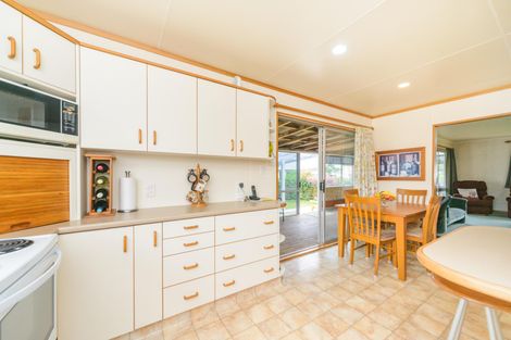 Photo of property in 10 Forbes Place, Kelvin Grove, Palmerston North, 4414